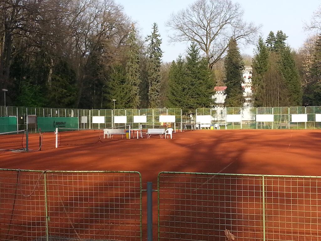 Siesta Rodinny Resort Pardubice Exteriör bild