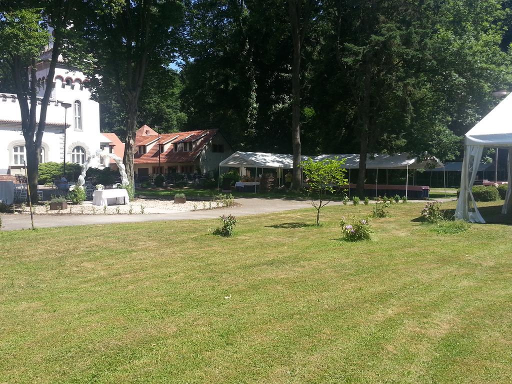 Siesta Rodinny Resort Pardubice Exteriör bild
