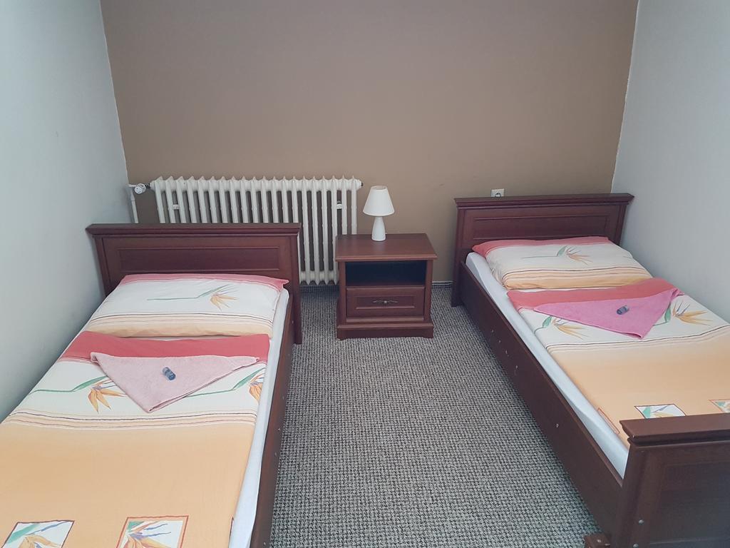 Siesta Rodinny Resort Pardubice Exteriör bild